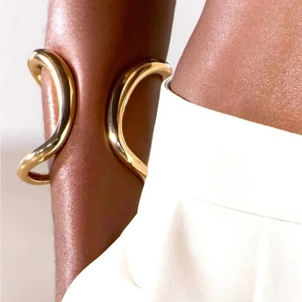 NWOT. Zara Golden Bracelet.